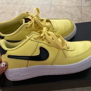 Nike Air Force 1 LV8 VELCROW SWOOSH